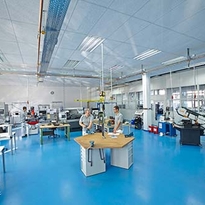 halstrup-walcher investiert verstärkt in Ausbildung mit neuem Ausbildungsbereich und drei neuen Auszubildenden in diesem Lehrjahr